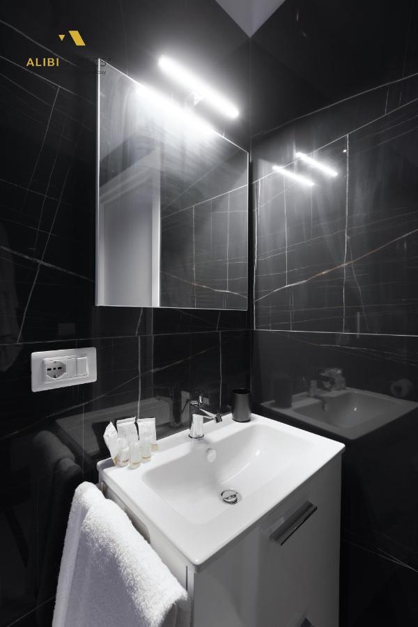Alibi Suites Suite Museum: Gioiello Con Vista Sul Museo Archeologico Nazionale, Letto E Doccia Con Cromoterapia, Smart Tv, Wifi E A/C Ruvo di Puglia Bagian luar foto