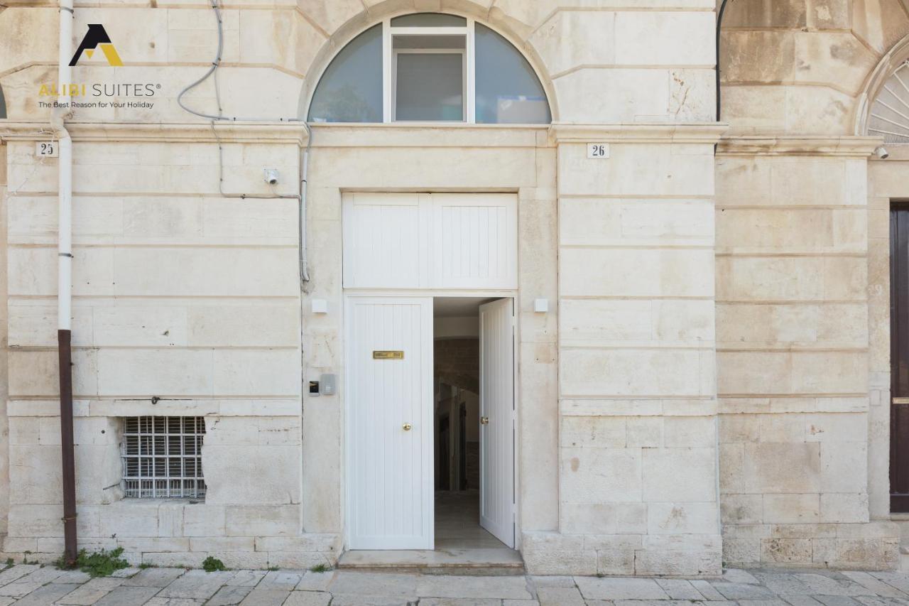 Alibi Suites Suite Museum: Gioiello Con Vista Sul Museo Archeologico Nazionale, Letto E Doccia Con Cromoterapia, Smart Tv, Wifi E A/C Ruvo di Puglia Bagian luar foto